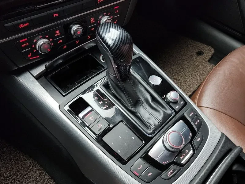 Audi A6 2.0 TDI Quattro, снимка 9 - Автомобили и джипове - 54561210