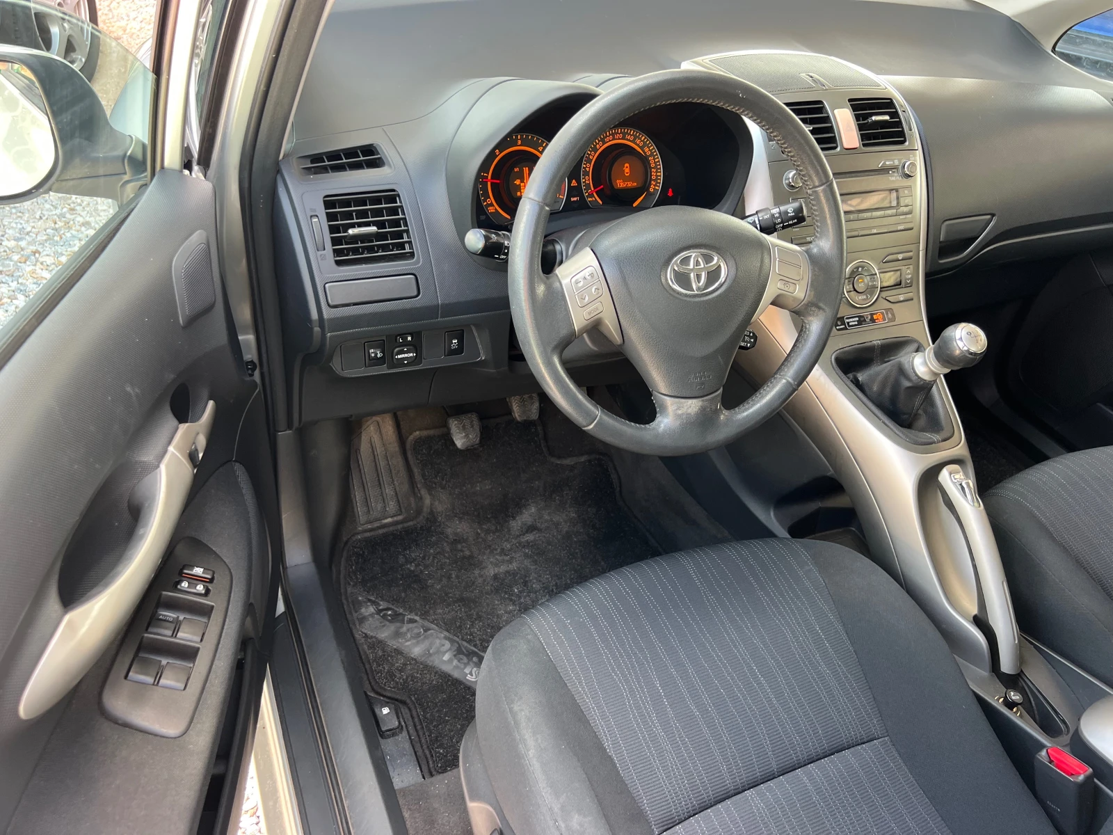 Toyota Auris 2.0D-4D KLIMATRONIK/6sk/UNIKAT - изображение 10
