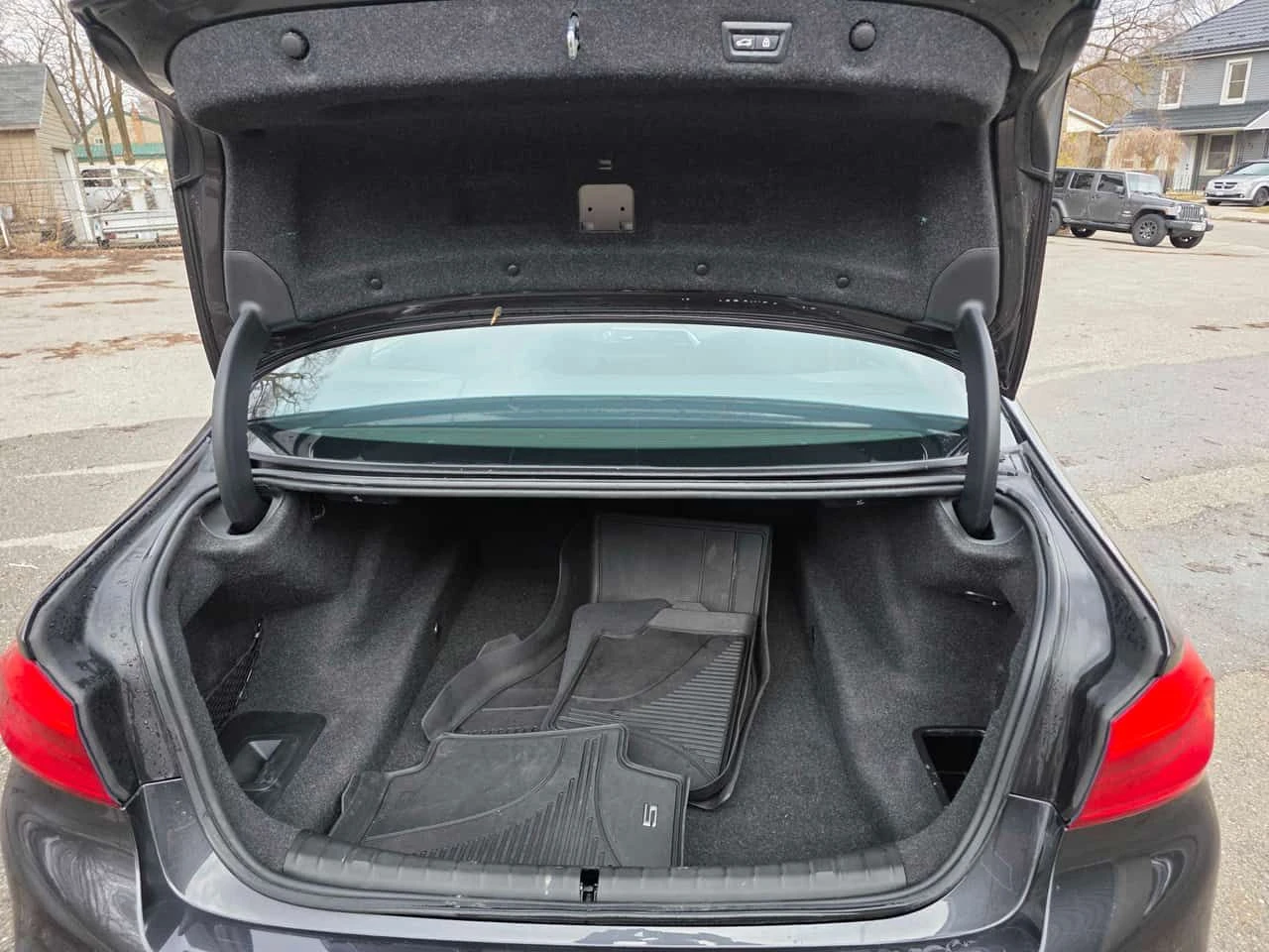 BMW 540 М /360 Cam/Head-Up/Soft-Close/Harman/Display Key, снимка 13 - Автомобили и джипове - 53930206