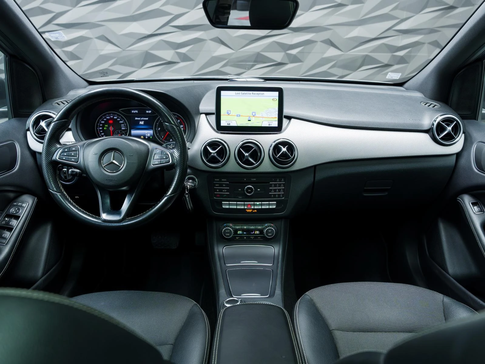 Mercedes-Benz B 220 B 220d* CDI* SPORTS TOURER* ПОДГРЕВ* ПАНО* BlueEFF, снимка 5 - Автомобили и джипове - 53949952