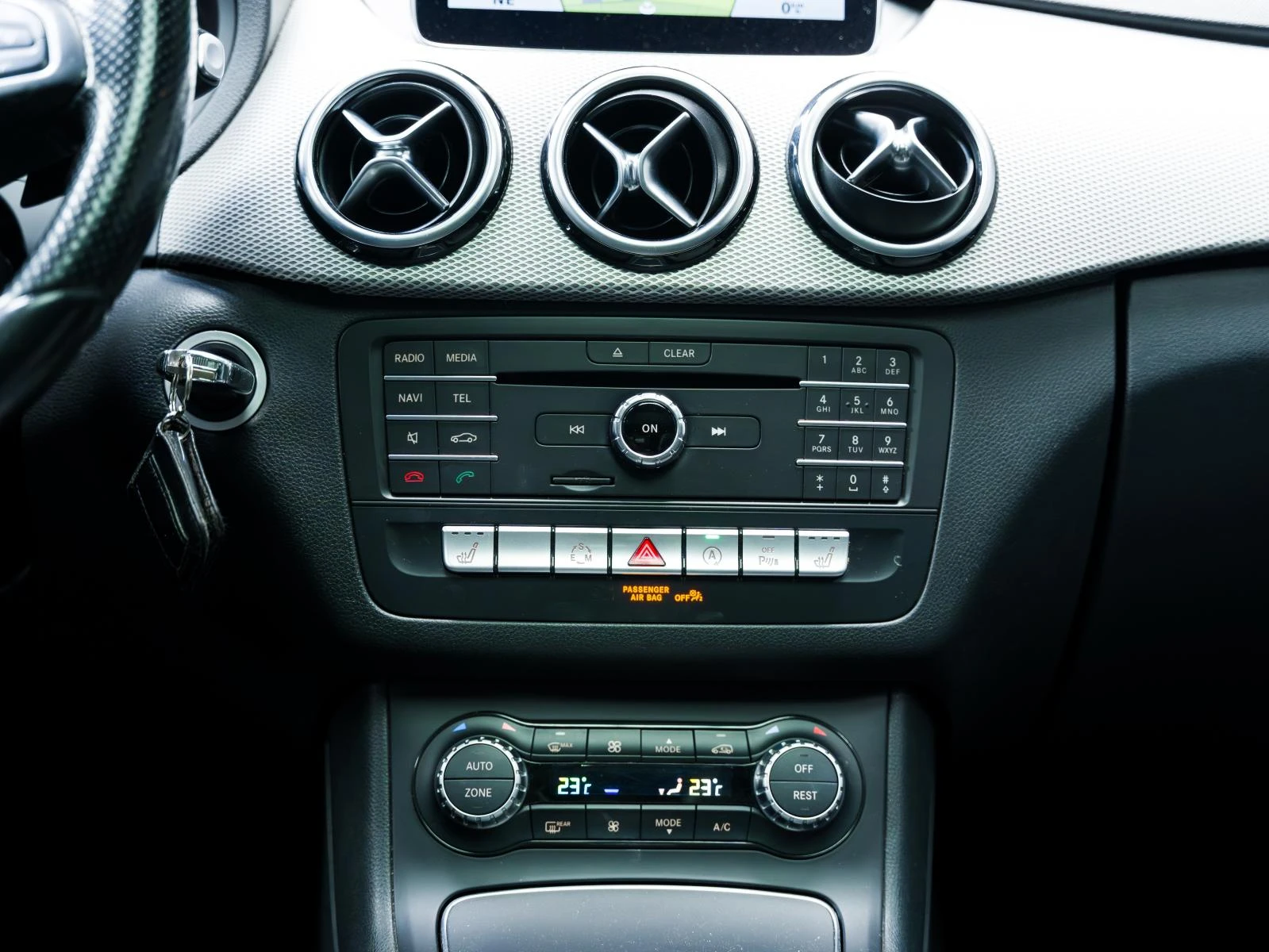 Mercedes-Benz B 220 B 220d* CDI* SPORTS TOURER* ПОДГРЕВ* ПАНО* BlueEFF, снимка 16 - Автомобили и джипове - 53949952