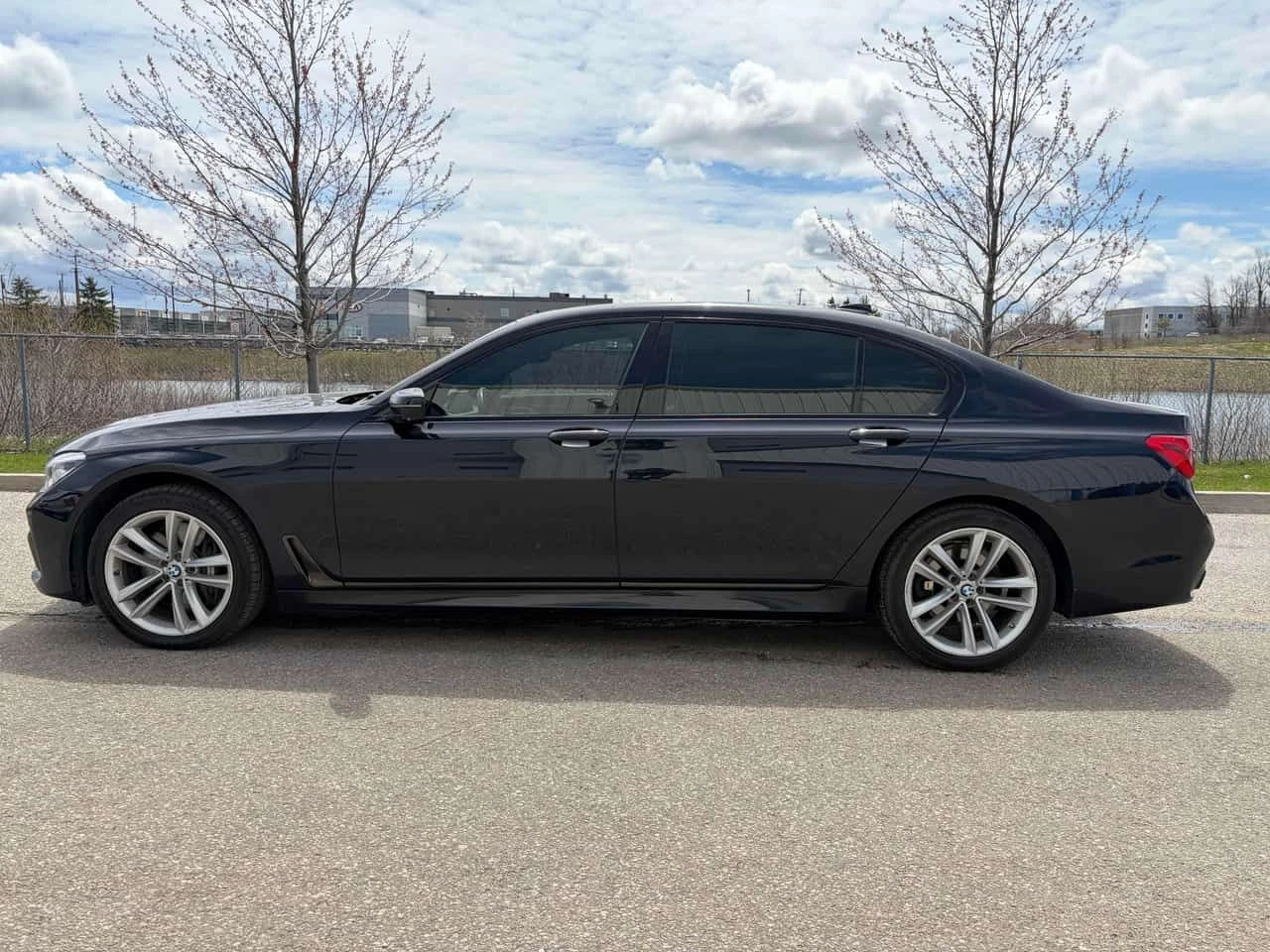 BMW 750 * 750Li xDrive * CARFAX * ЦЕНА ДО БГ, снимка 2 - Автомобили и джипове - 54392408