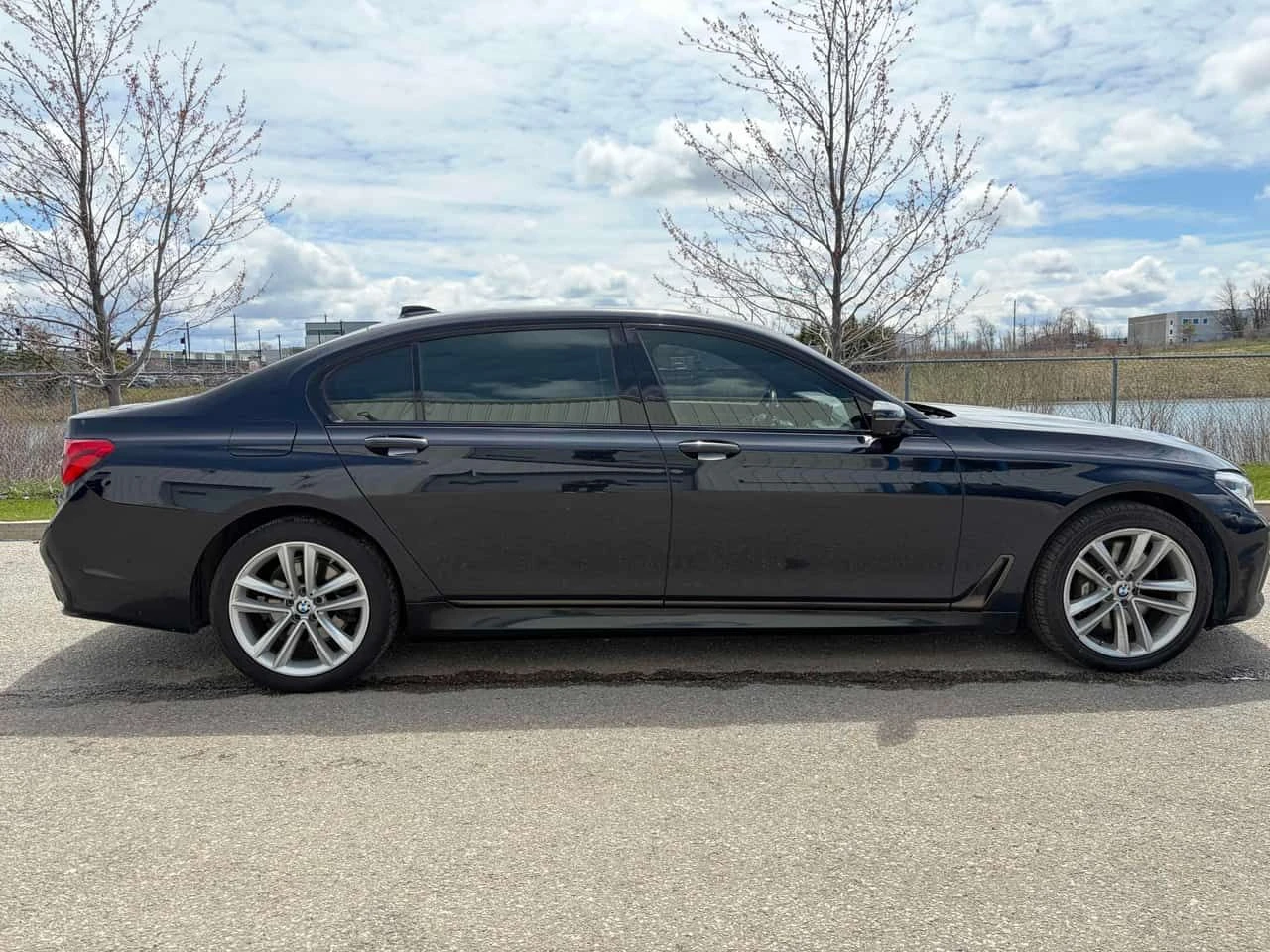 BMW 750 * 750Li xDrive * CARFAX * ЦЕНА ДО БГ, снимка 3 - Автомобили и джипове - 54392408