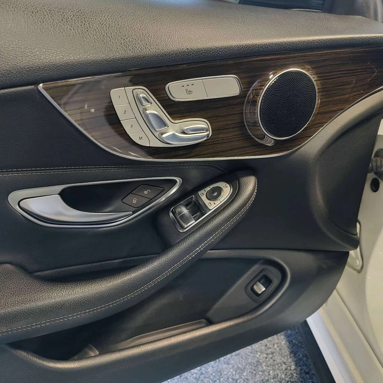 Mercedes-Benz C 300 АМГ ПАКЕТ/CARFAX/ ПОДГРЕВ/ПАНОРАМА/360 КАМ, снимка 7 - Автомобили и джипове - 54467405