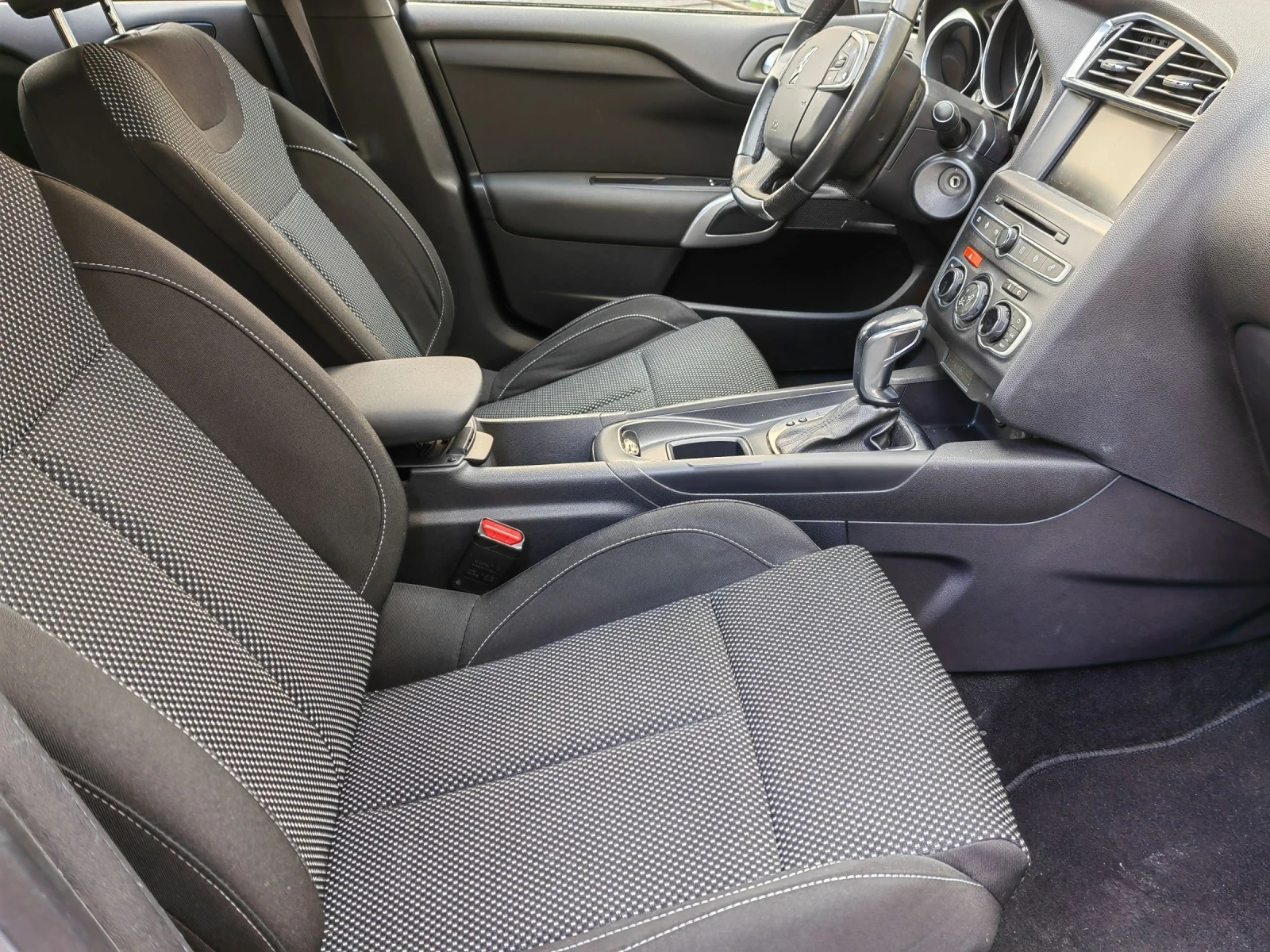 Citroen DS4 1.6blue Hdi 120ps / aisin / automatic, снимка 10 - Автомобили и джипове - 54840417
