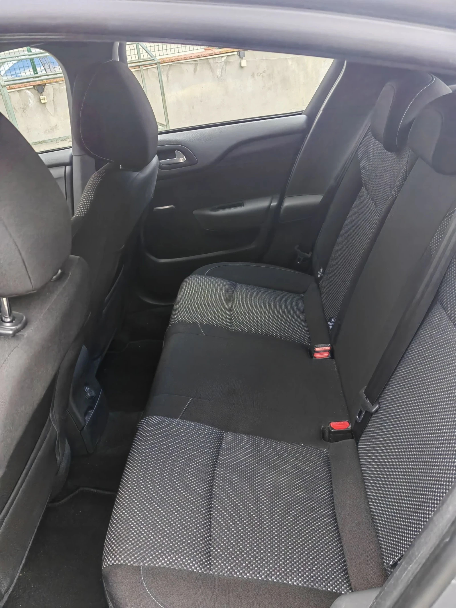 Citroen DS4 1.6blue Hdi 120ps / aisin / automatic, снимка 14 - Автомобили и джипове - 54840417