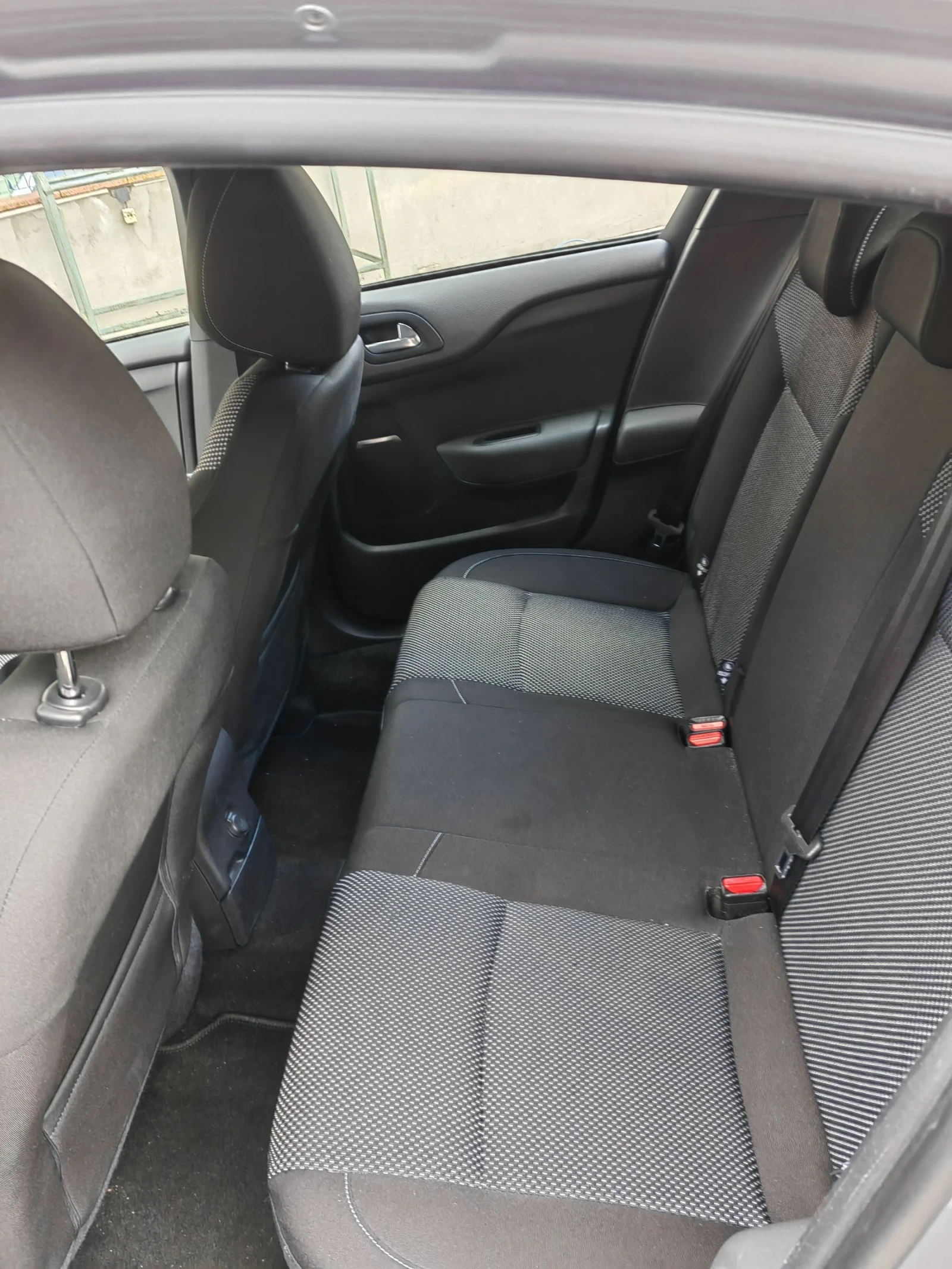 Citroen DS4 1.6blue Hdi 120ps / aisin / automatic, снимка 13 - Автомобили и джипове - 54840417