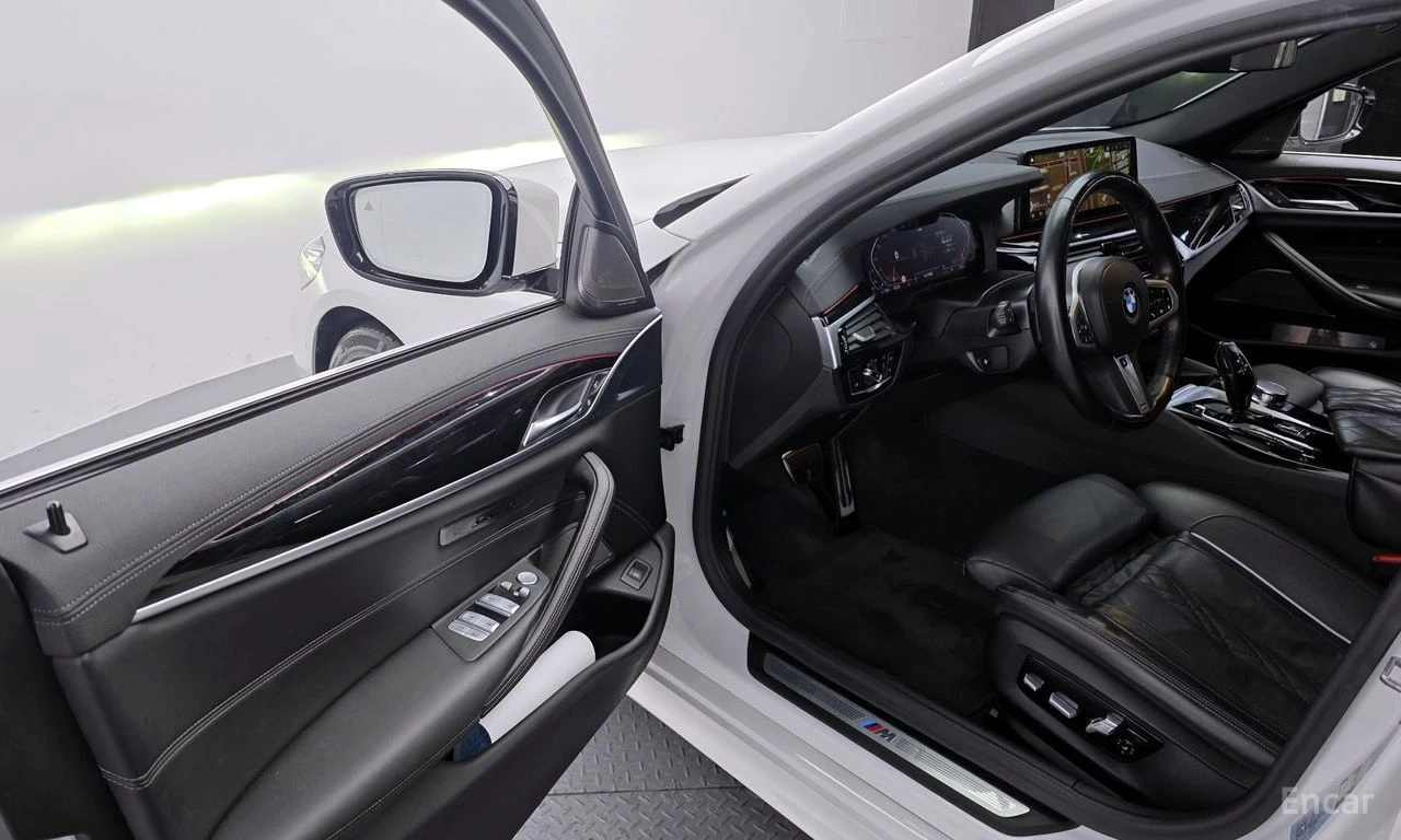 BMW 530 M* SPORT* HARMON* KARDON* ОБДУХВАНЕ* ХЕДЪП* 360КАМ, снимка 5 - Автомобили и джипове - 54932691