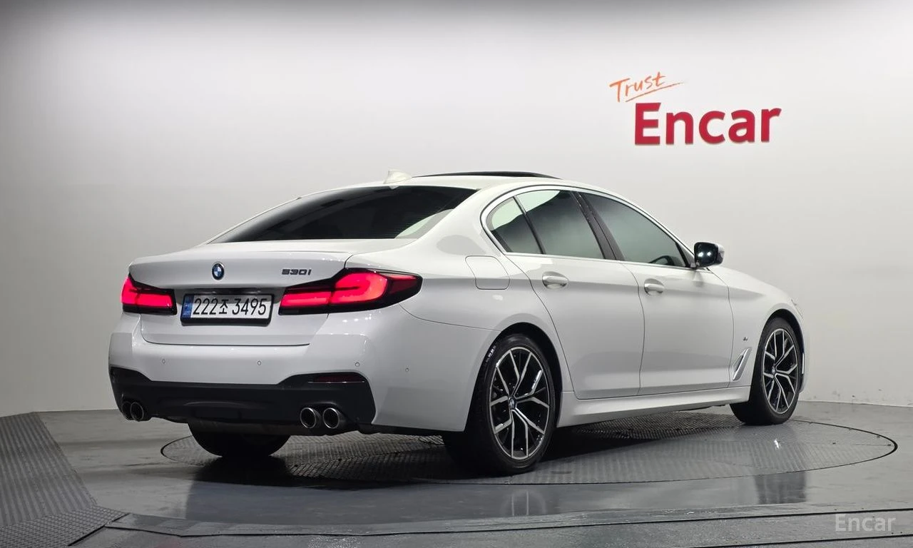 BMW 530 M* SPORT* HARMON* KARDON* ОБДУХВАНЕ* ХЕДЪП* 360КАМ, снимка 2 - Автомобили и джипове - 54932691