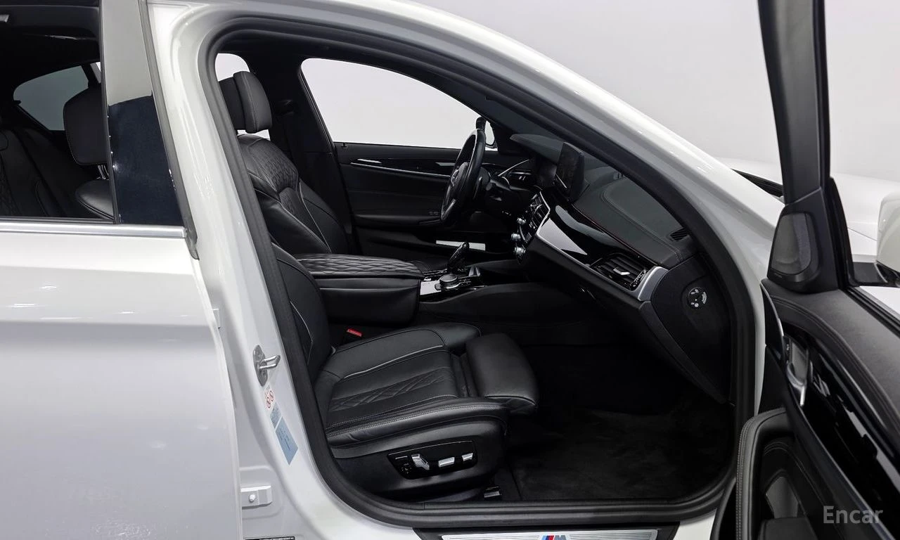 BMW 530 M* SPORT* HARMON* KARDON* ОБДУХВАНЕ* ХЕДЪП* 360КАМ, снимка 14 - Автомобили и джипове - 54932691