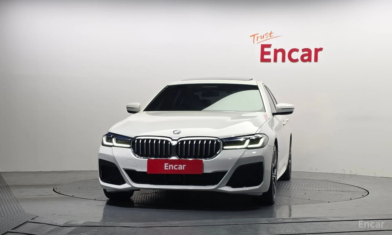 BMW 530 M* SPORT* HARMON* KARDON* ОБДУХВАНЕ* ХЕДЪП* 360КАМ, снимка 3 - Автомобили и джипове - 54932691
