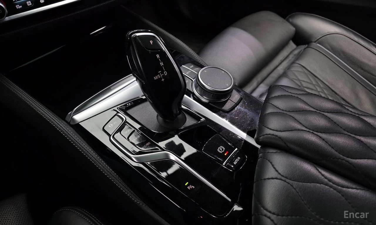 BMW 530 M* SPORT* HARMON* KARDON* ОБДУХВАНЕ* ХЕДЪП* 360КАМ, снимка 10 - Автомобили и джипове - 54932691