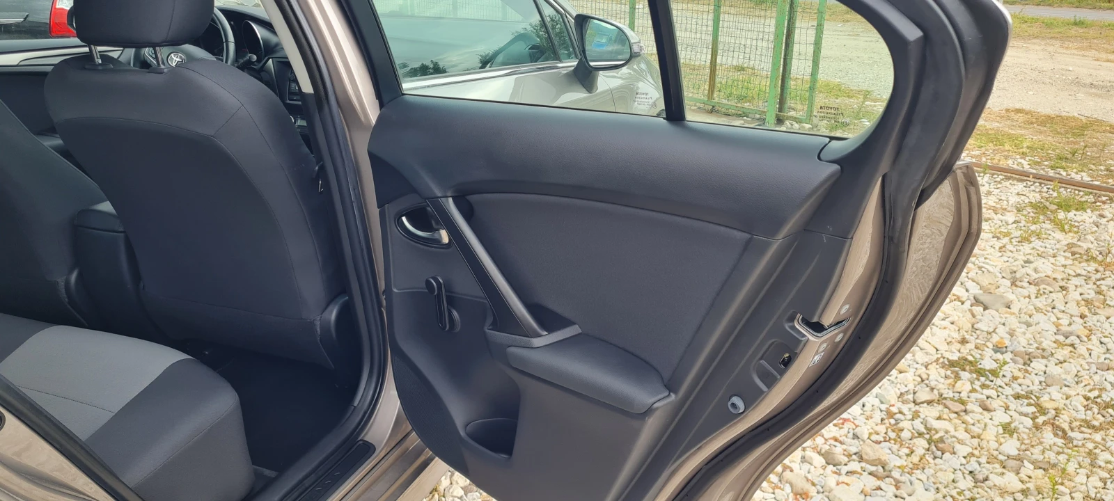 Toyota Avensis  T270 Limousine, снимка 11 - Автомобили и джипове - 56182391
