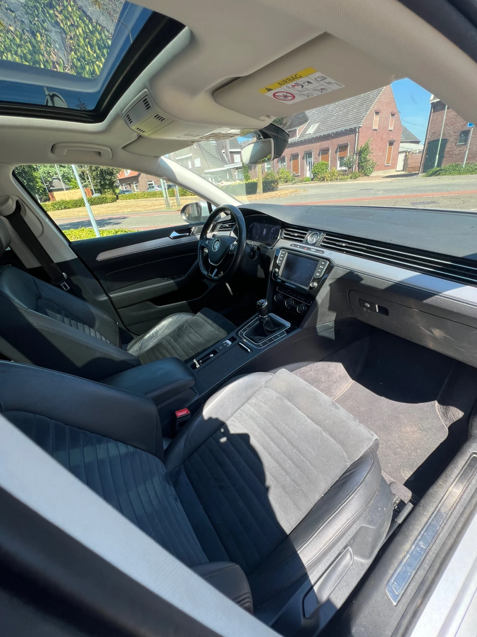 VW Passat HIGHLINE* Панорама* Кожа* Алкантара* Дистроник*   , снимка 12 - Автомобили и джипове - 56662701