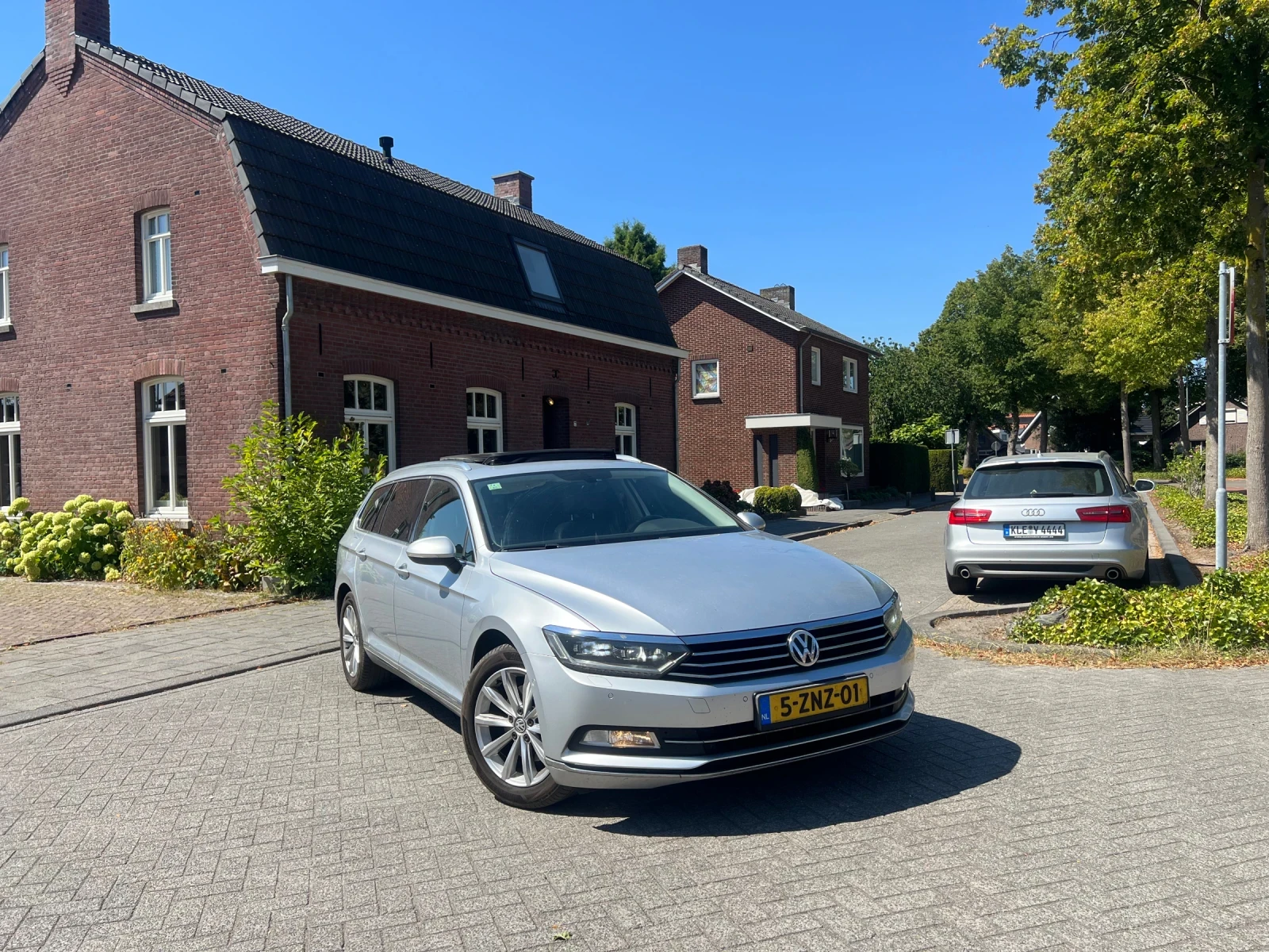 VW Passat HIGHLINE* Панорама* Кожа* Алкантара* Дистроник*   , снимка 3 - Автомобили и джипове - 56662701