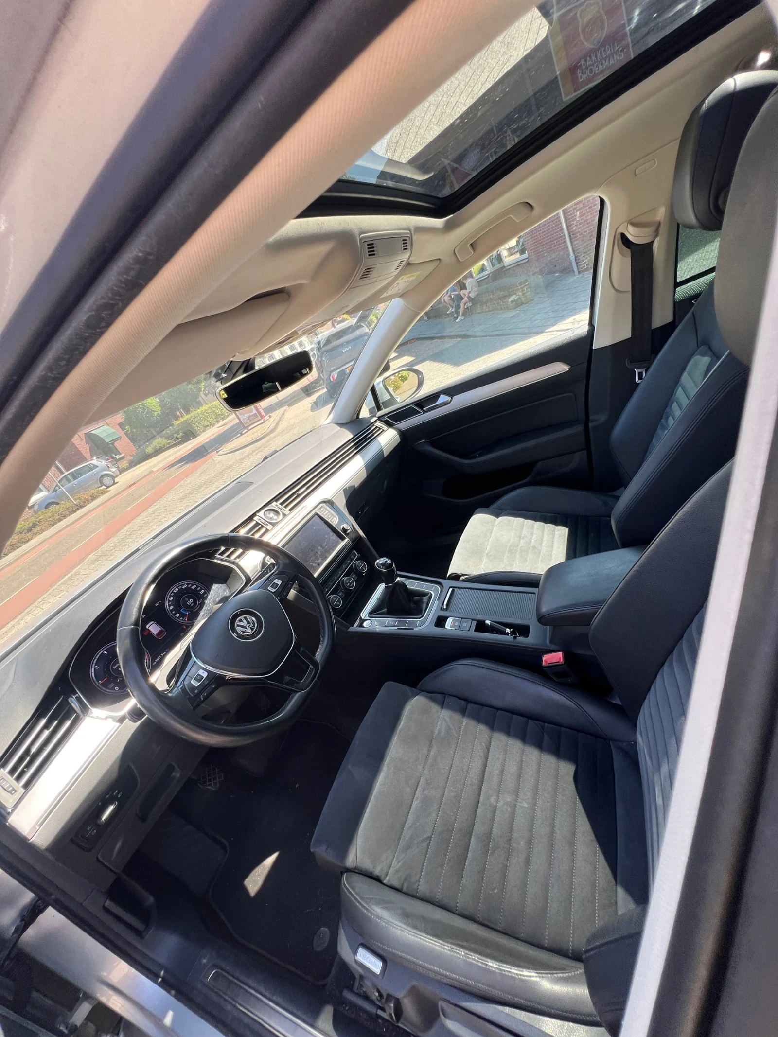 VW Passat HIGHLINE* Панорама* Кожа* Алкантара* Дистроник*   , снимка 9 - Автомобили и джипове - 56662701
