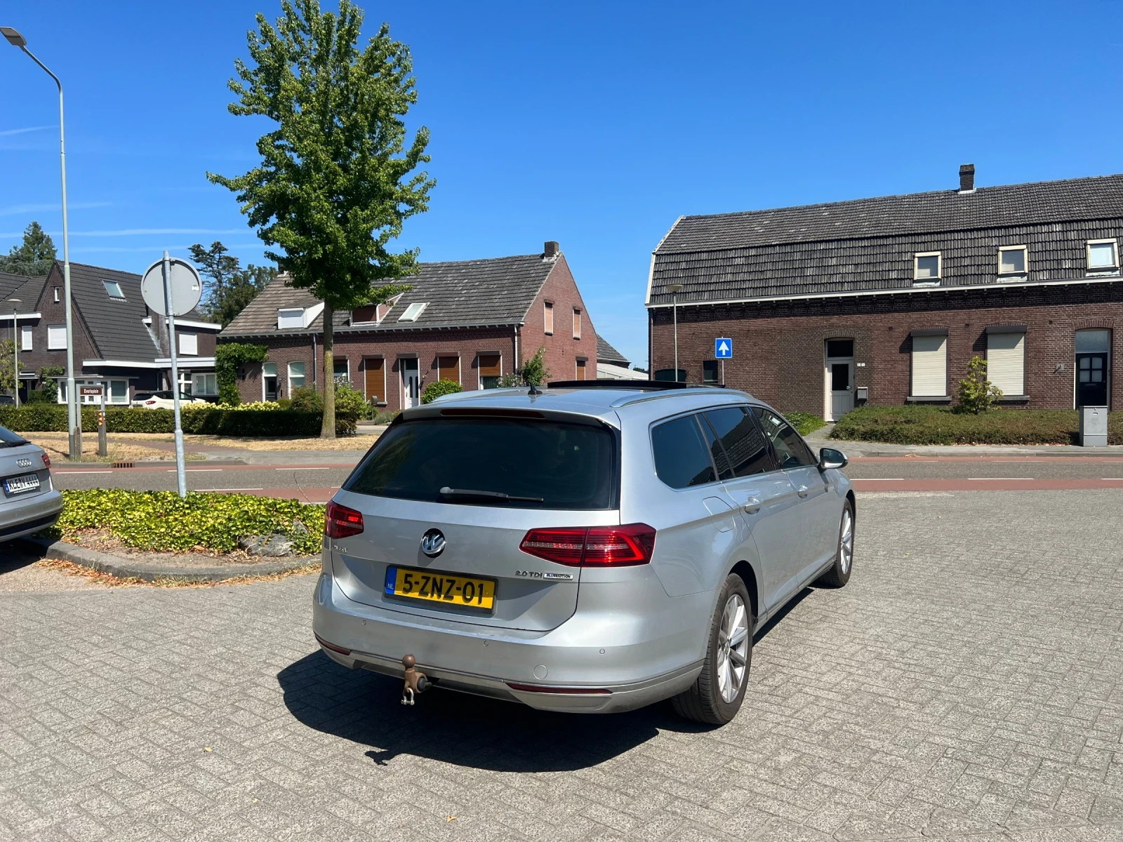 VW Passat HIGHLINE* Панорама* Кожа* Алкантара* Дистроник*   , снимка 5 - Автомобили и джипове - 56662701