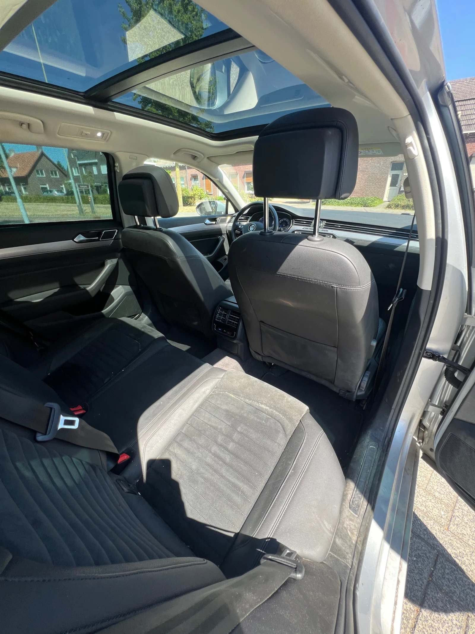 VW Passat HIGHLINE* Панорама* Кожа* Алкантара* Дистроник*   , снимка 11 - Автомобили и джипове - 56662701