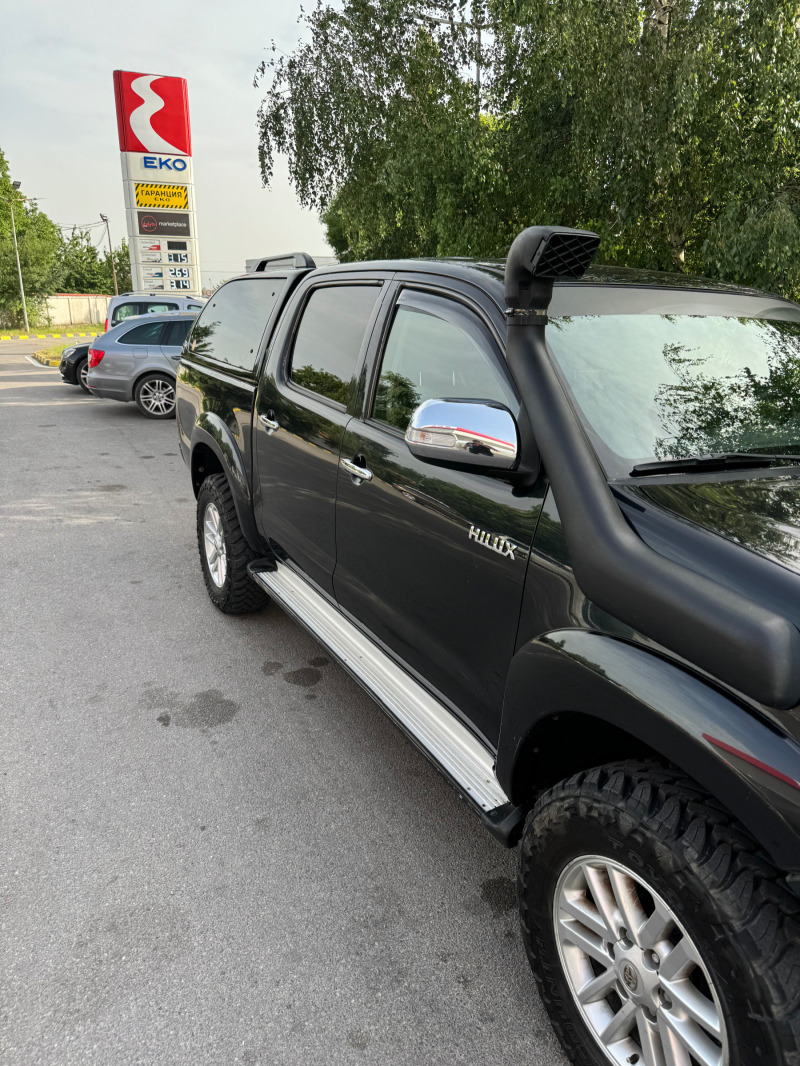 Toyota Hilux, снимка 7 - Автомобили и джипове - 46054567