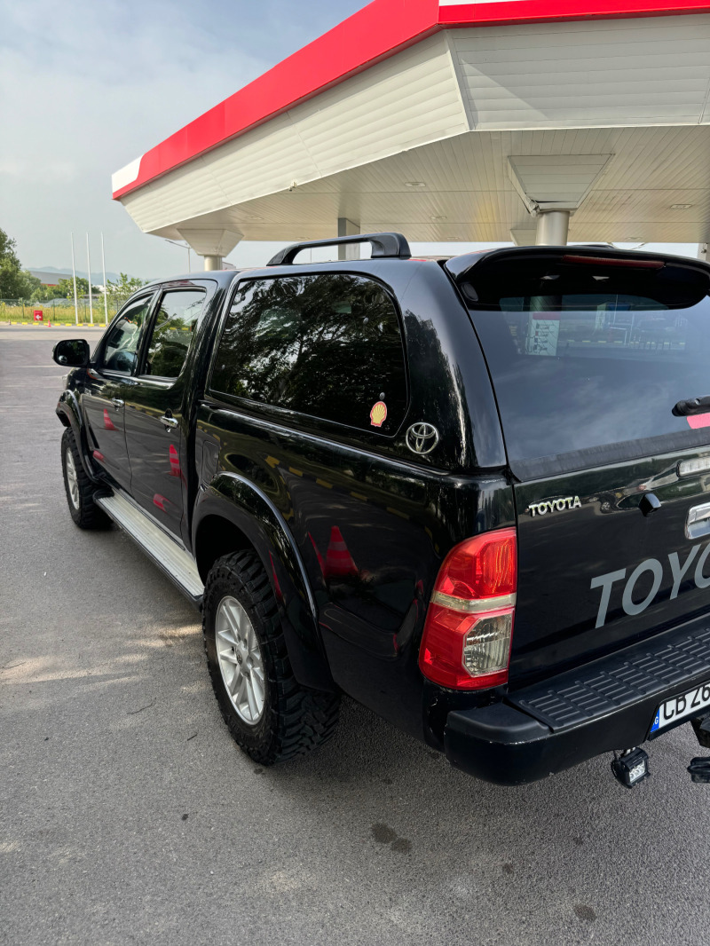 Toyota Hilux, снимка 3 - Автомобили и джипове - 46054567