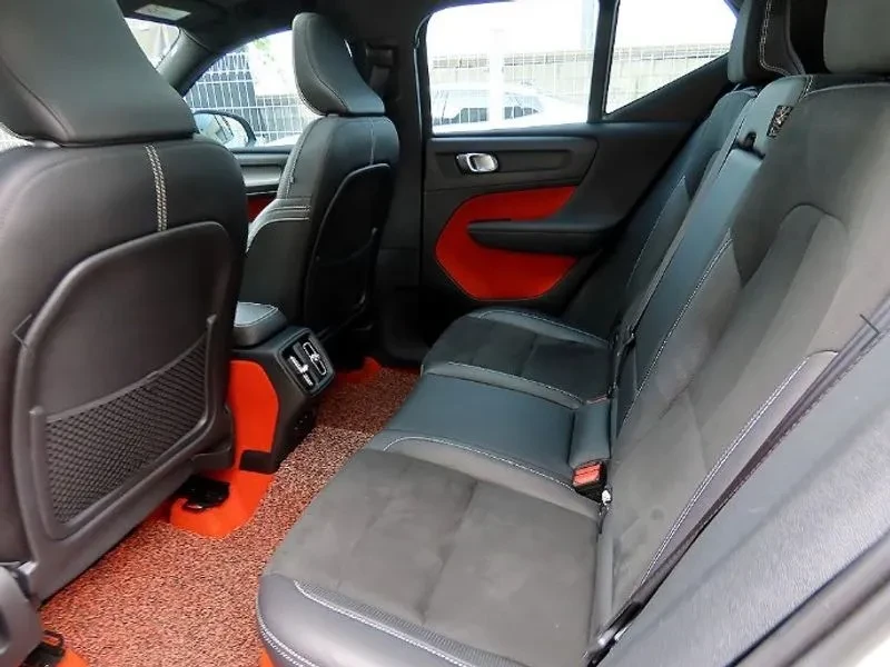 Volvo XC40 T4 R-Design, снимка 6 - Автомобили и джипове - 56161142
