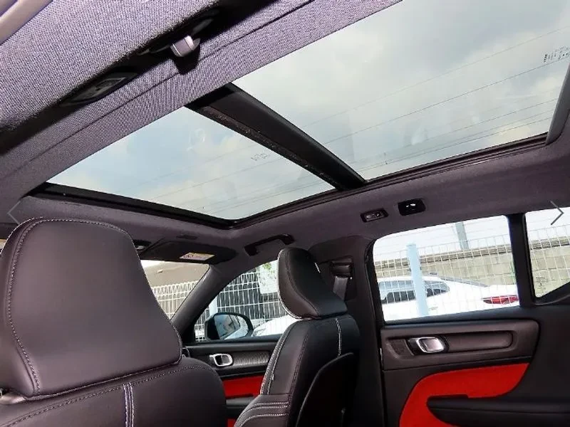 Volvo XC40 T4 R-Design, снимка 15 - Автомобили и джипове - 56161142