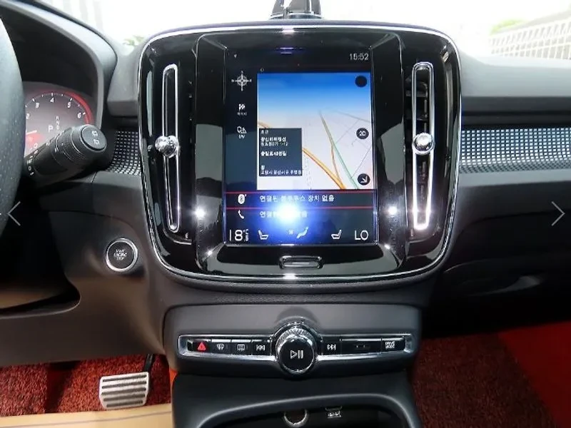 Volvo XC40 T4 R-Design, снимка 13 - Автомобили и джипове - 56161142