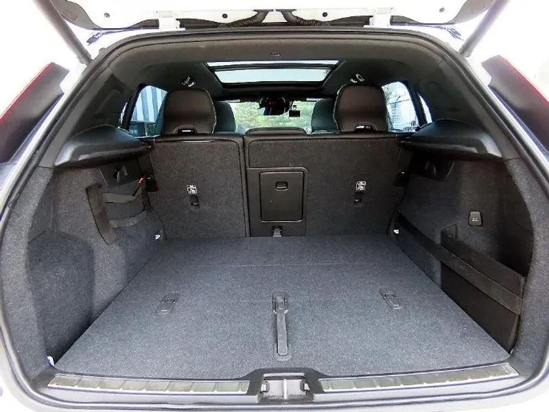 Volvo XC40 T4 R-Design, снимка 17 - Автомобили и джипове - 56161142