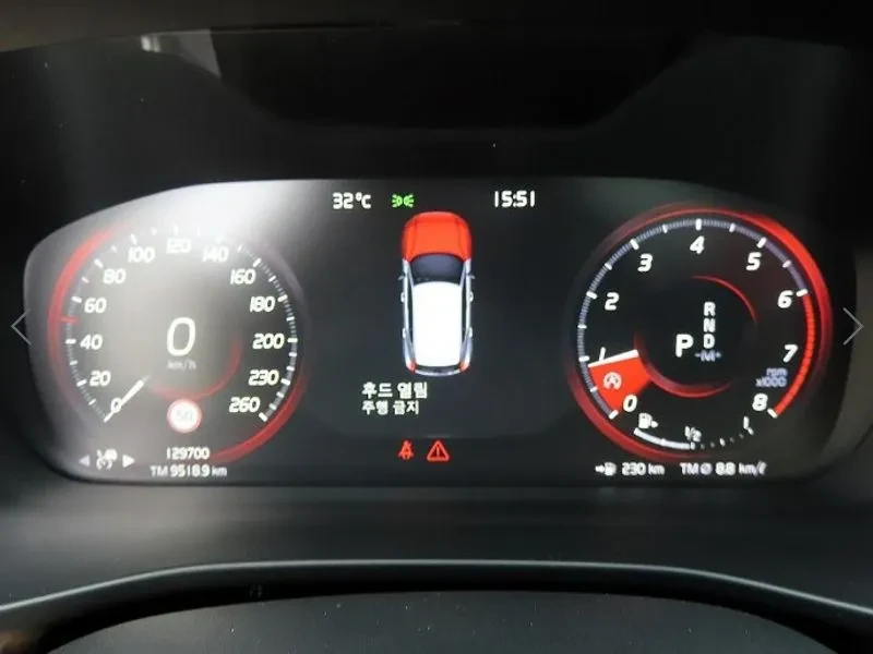 Volvo XC40 T4 R-Design, снимка 9 - Автомобили и джипове - 56161142