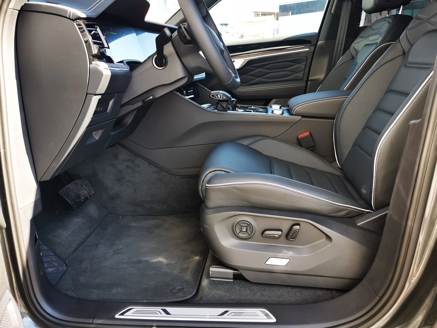 VW Touareg Elegance PA 3.0 V6 TDI SCR 4MOT | Mobile.bg — изображение 5