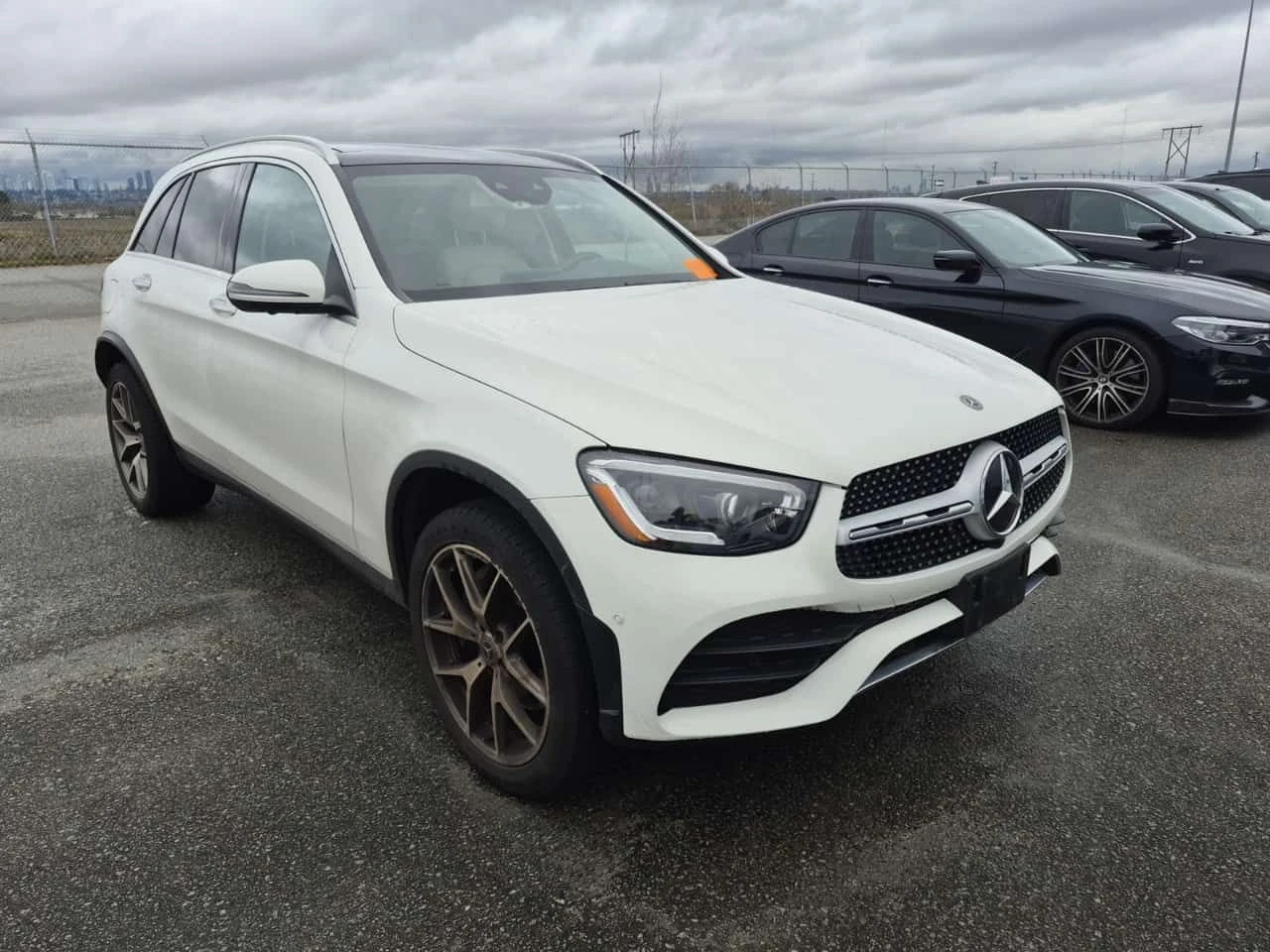 Mercedes-Benz GLC 300 PANORAMA| 360 КАМЕРИ| CARFAX| ПАМЕТ| , снимка 2 - Автомобили и джипове - 54087138