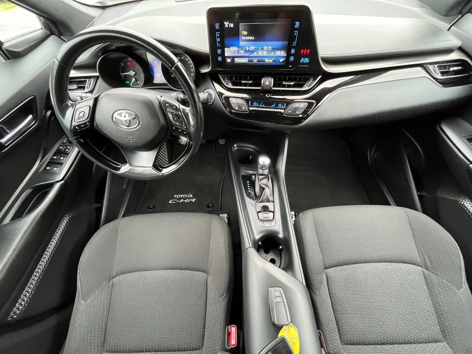 Toyota C-HR 1.8Hybrid / 65.000km Сервиз водена само в Тойота , снимка 9 - Автомобили и джипове - 54643138