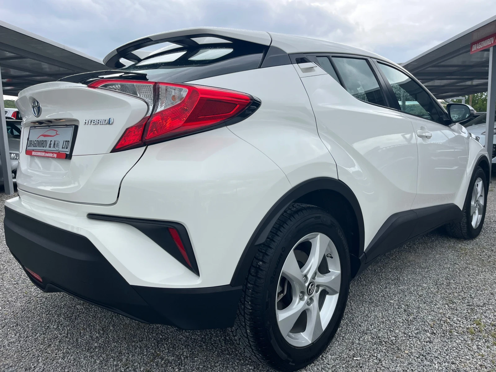 Toyota C-HR 1.8Hybrid / 65.000km Сервиз водена само в Тойота , снимка 6 - Автомобили и джипове - 54643138