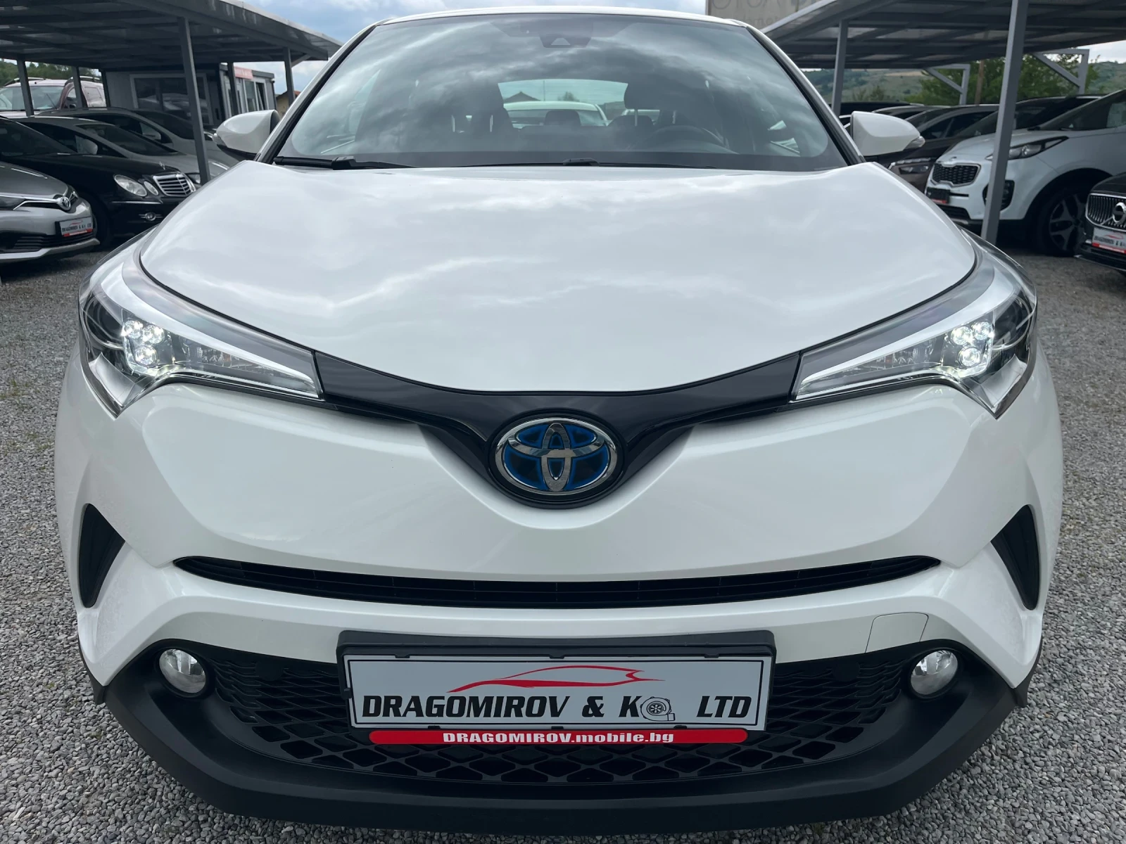 Toyota C-HR 1.8Hybrid / 65.000km Сервиз водена само в Тойота , снимка 2 - Автомобили и джипове - 54643138