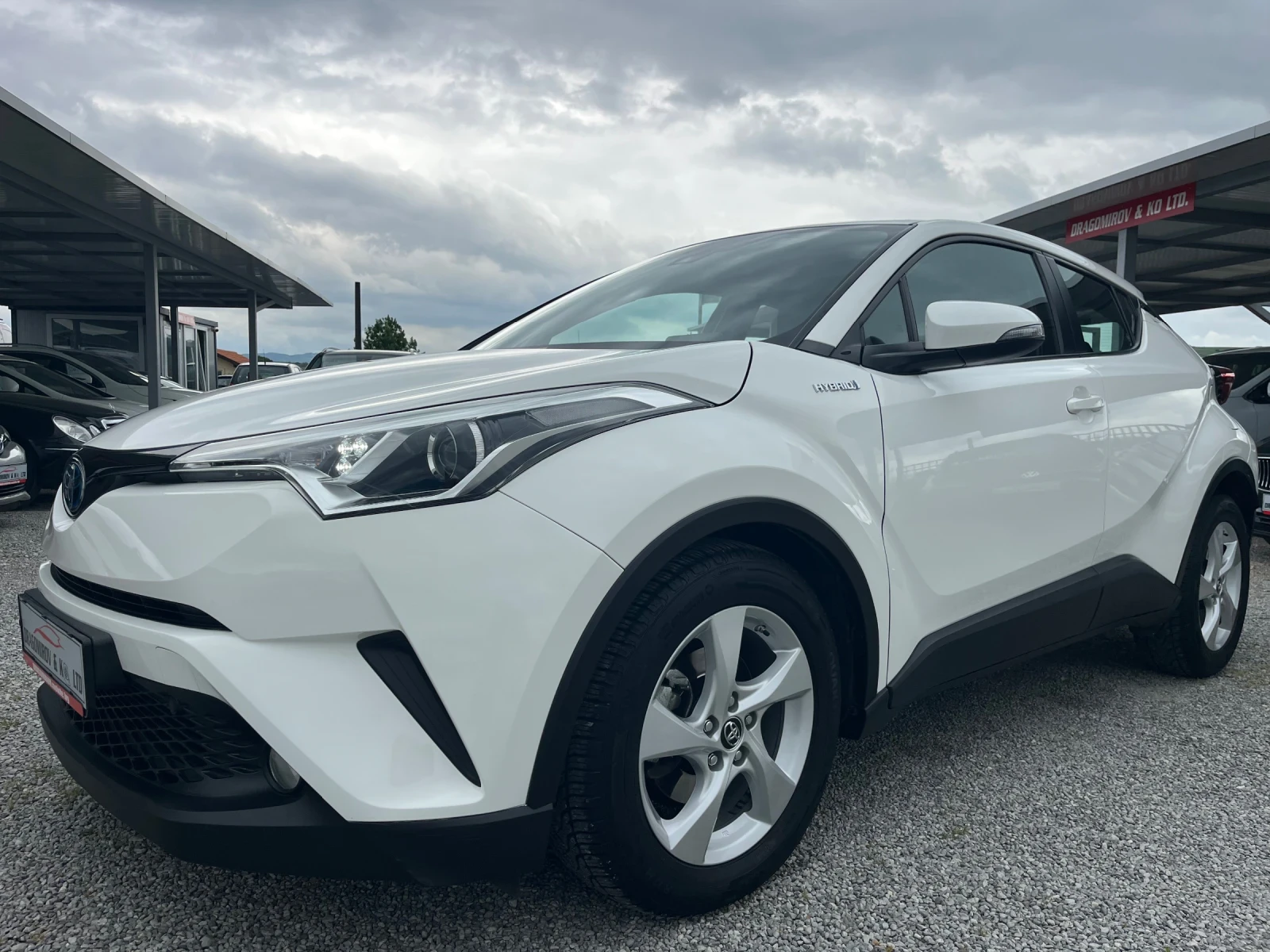 Toyota C-HR 1.8Hybrid / 65.000km Сервиз водена само в Тойота , снимка 3 - Автомобили и джипове - 54643138