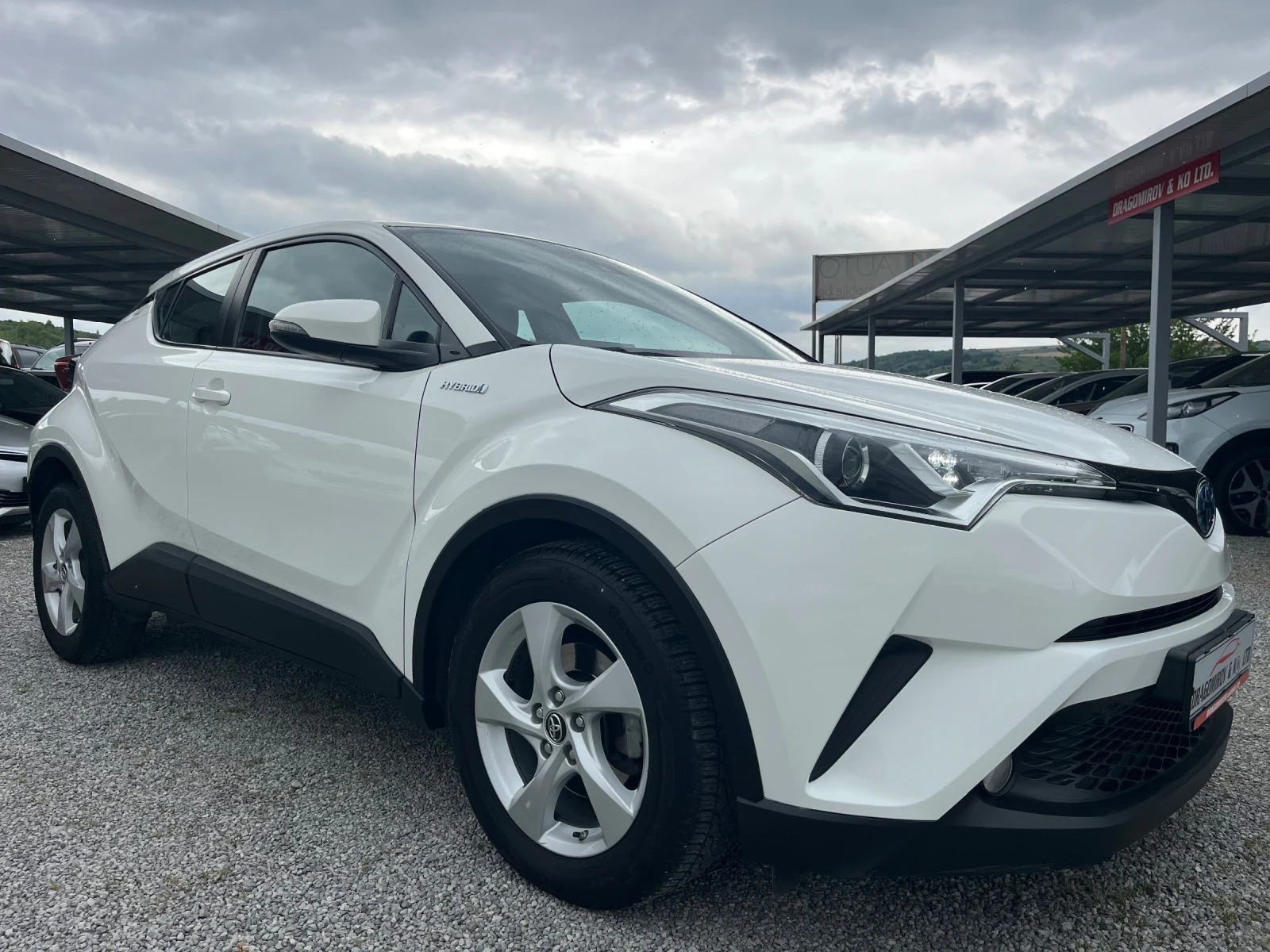 Toyota C-HR 1.8Hybrid / 65.000km Сервиз водена само в Тойота , снимка 4 - Автомобили и джипове - 54643138