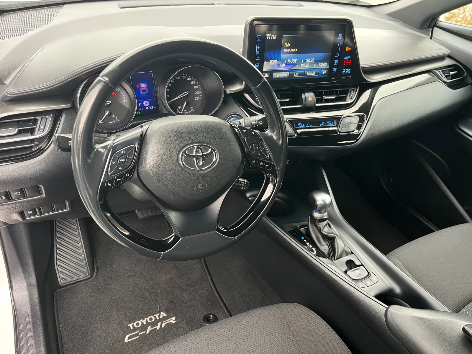 Toyota C-HR 1.8Hybrid / 65.000km Сервиз водена само в Тойота , снимка 8 - Автомобили и джипове - 54643138