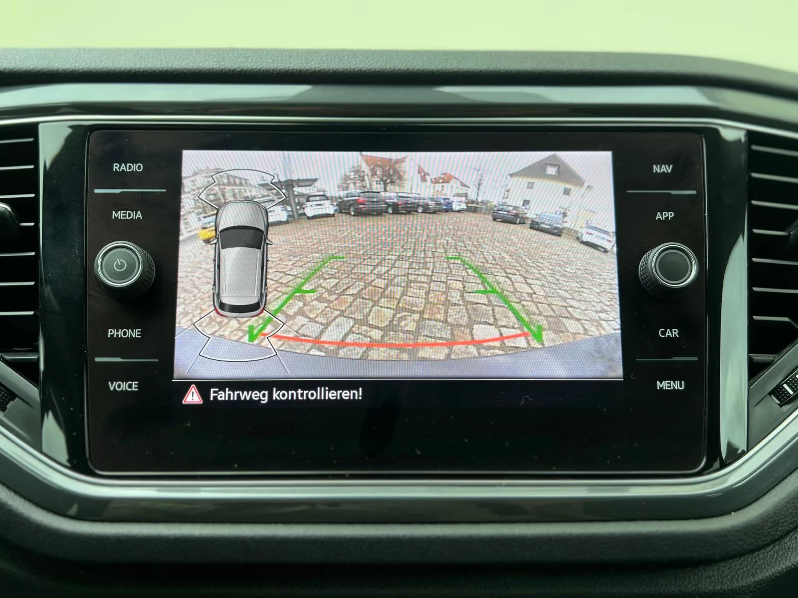 VW T-Roc 2.0TDI/SPORT/150HP/DSG/4X4/LED/CAM/CARPLAY/596z, снимка 13 - Автомобили и джипове - 55275431