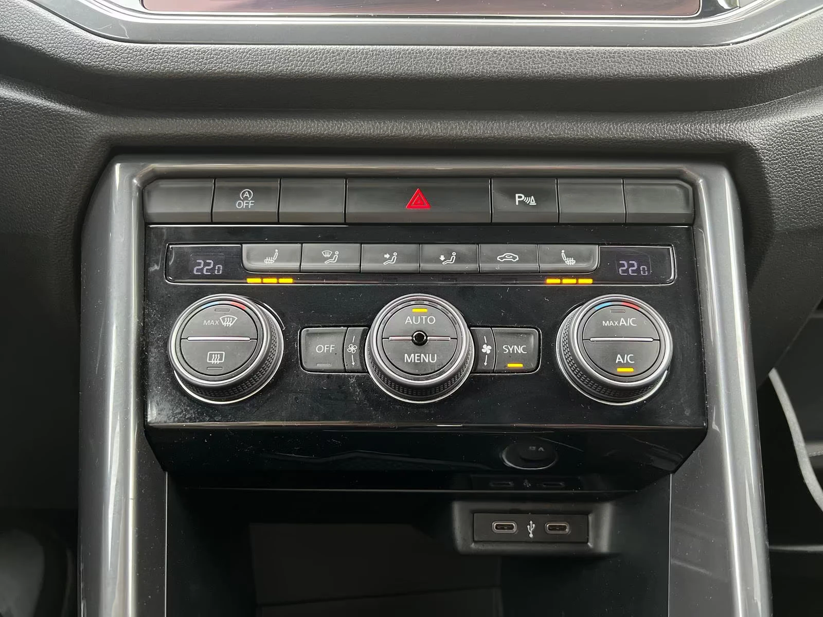 VW T-Roc 2.0TDI/SPORT/150HP/DSG/4X4/LED/CAM/CARPLAY/596z, снимка 15 - Автомобили и джипове - 55275431