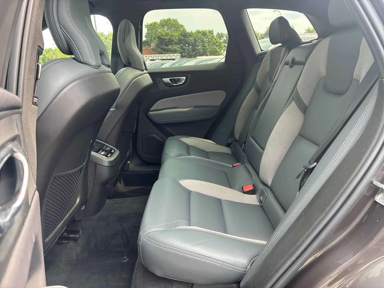 Volvo XC60 R Design  CARFAX, снимка 12 - Автомобили и джипове - 55729080