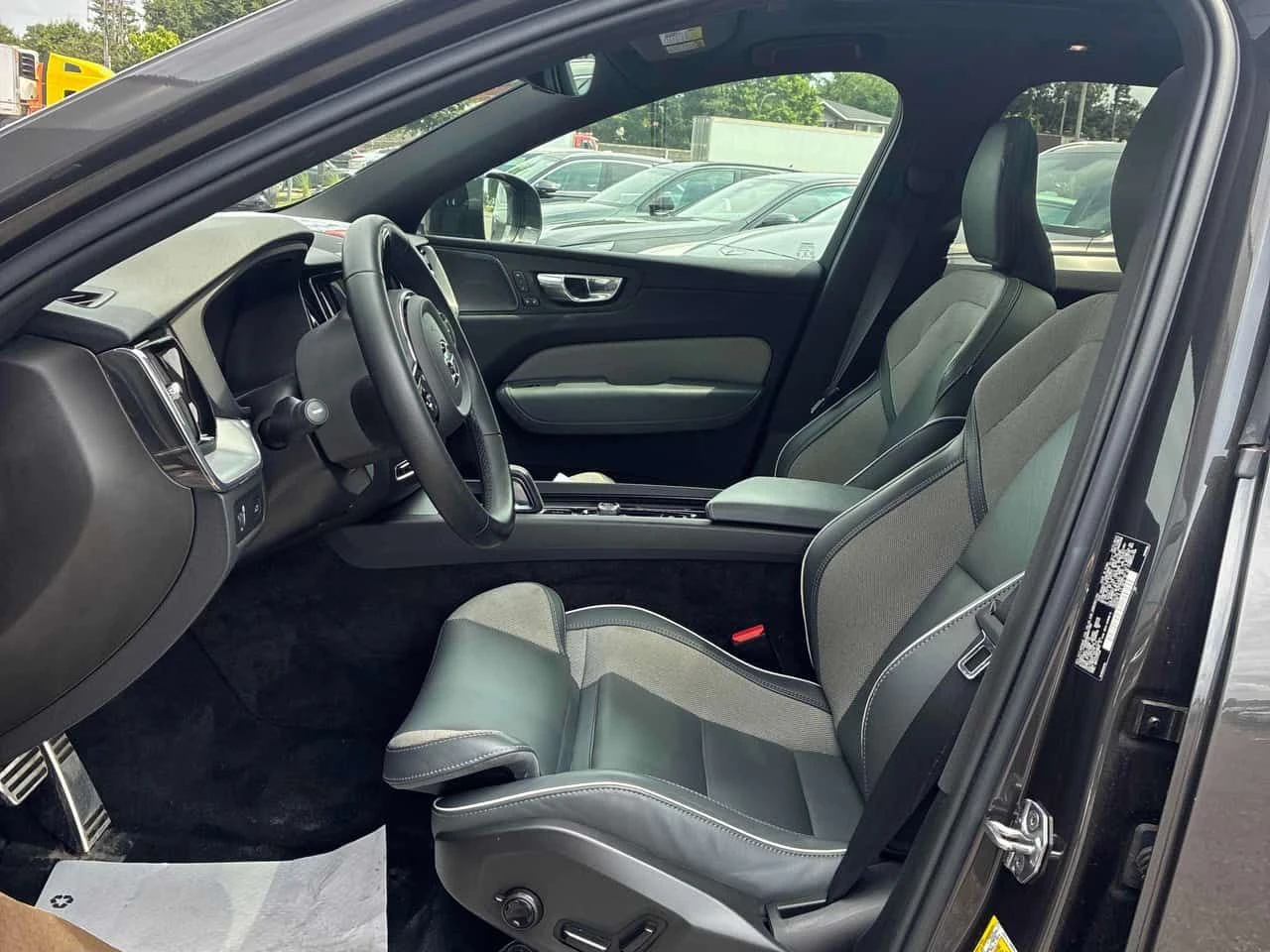 Volvo XC60 R Design  CARFAX, снимка 11 - Автомобили и джипове - 55729080