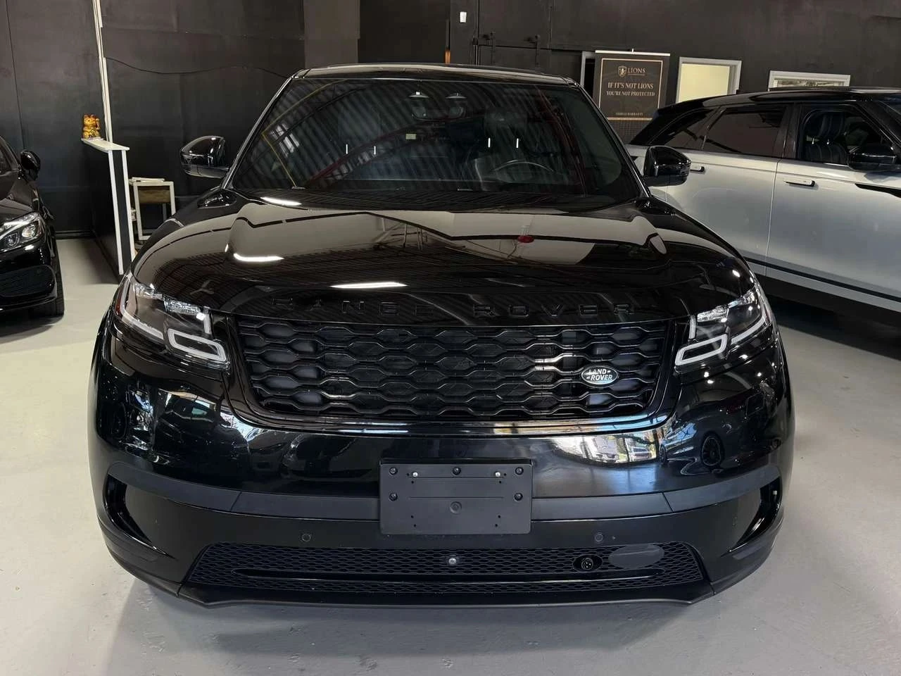 Land Rover Range Rover Velar, снимка 2 - Автомобили и джипове - 56711950