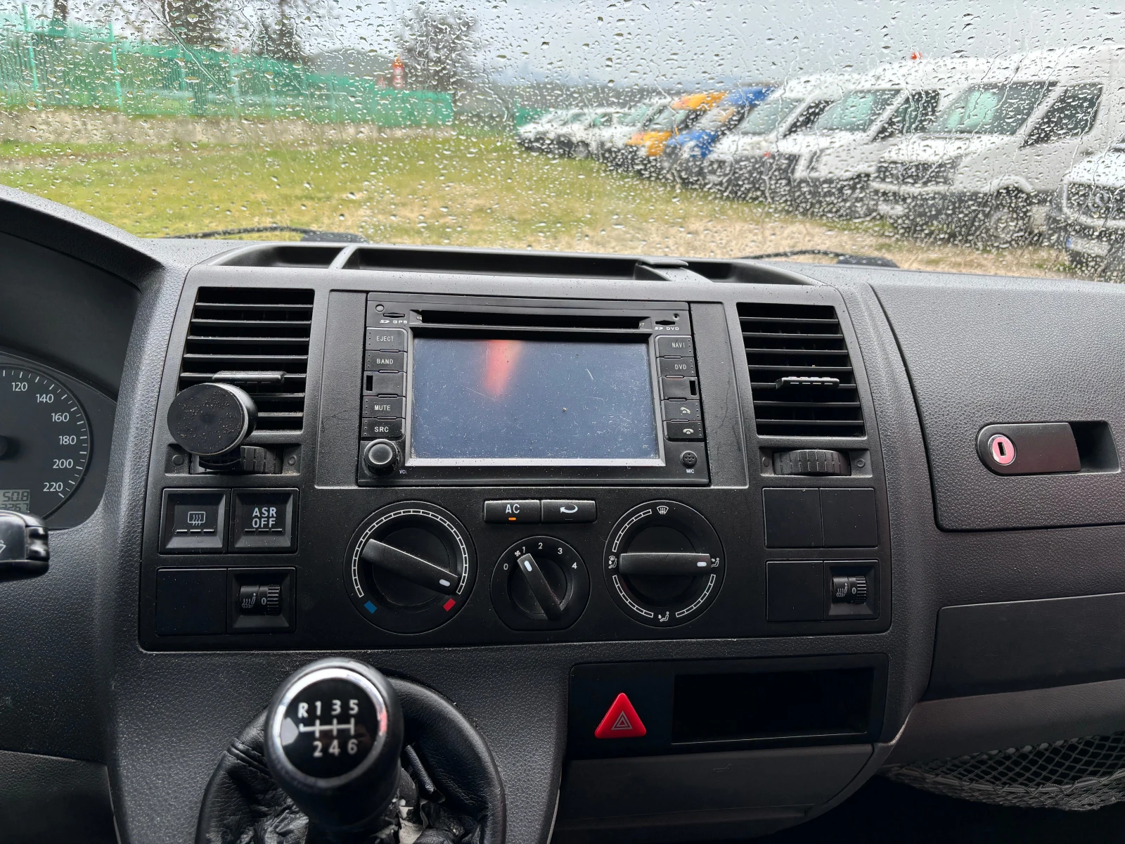 VW Caravelle ДЪЛГА БАЗА/ПОДГРЕВ/КЛИМАТИК - изображение 9