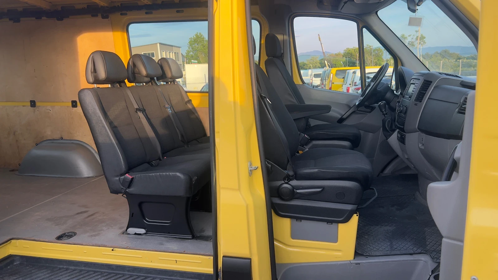 Mercedes-Benz Sprinter 316 5 места Топ Сътояние 3.5 тона на теглич, снимка 5 - Бусове и автобуси - 54672409