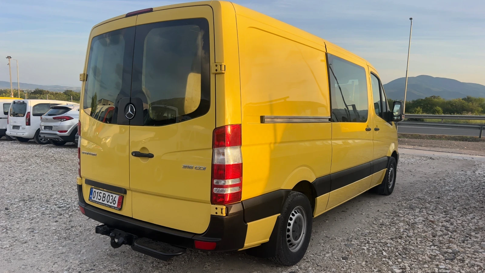 Mercedes-Benz Sprinter 316 5 места Топ Сътояние 3.5 тона на теглич, снимка 4 - Бусове и автобуси - 54672409