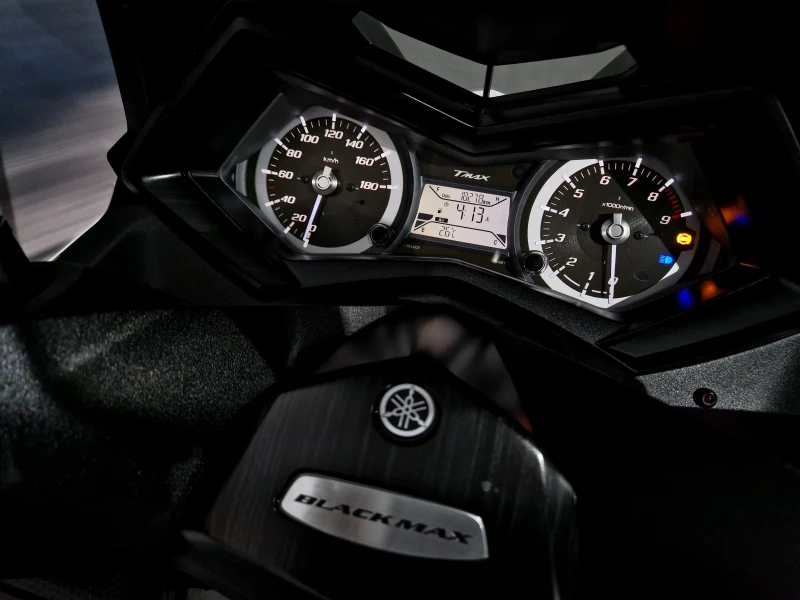 Yamaha T-max 530ie 2014г.!BLACK MAX !ABS! AKRAPOVIC !, снимка 13 - Мотоциклети и мототехника - 51705555