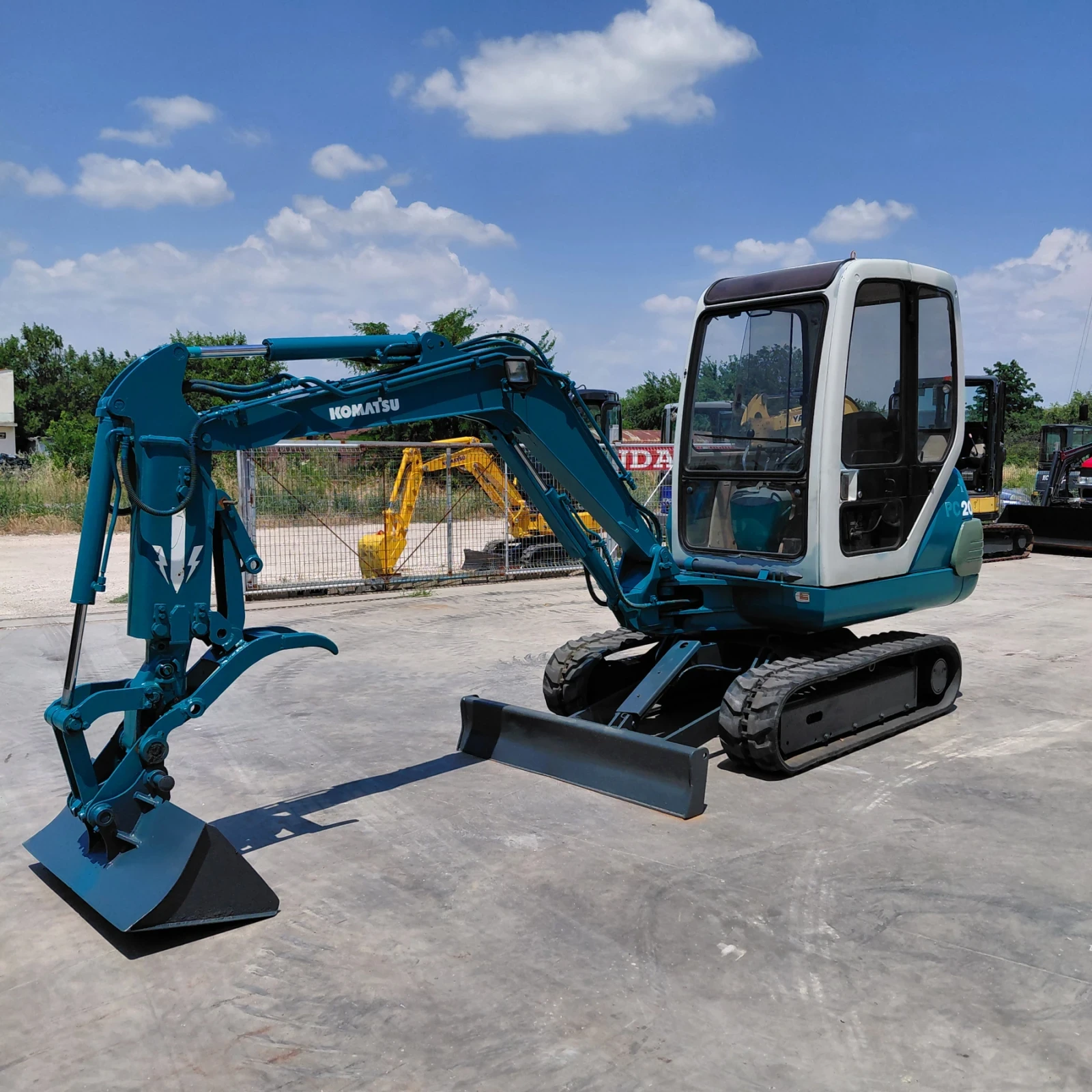 Багер Komatsu PC20-7E * ВГРАДЕН ЧУК, ЩИПКА, 2 КОФИ * 