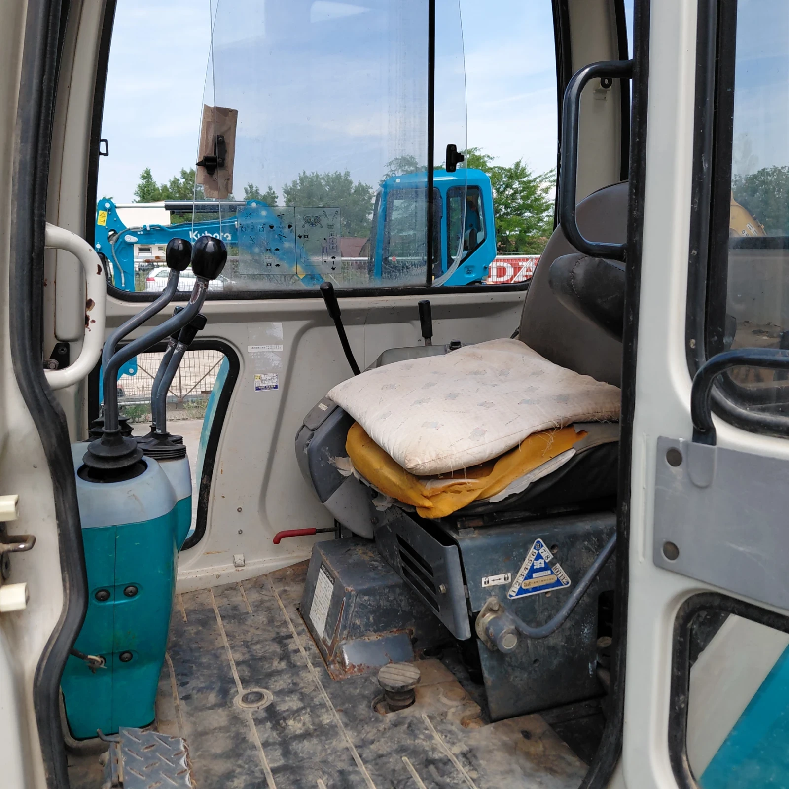 Багер Komatsu PC20-7E * ВГРАДЕН ЧУК, ЩИПКА, 2 КОФИ * , снимка 11 - Индустриална техника - 53187519