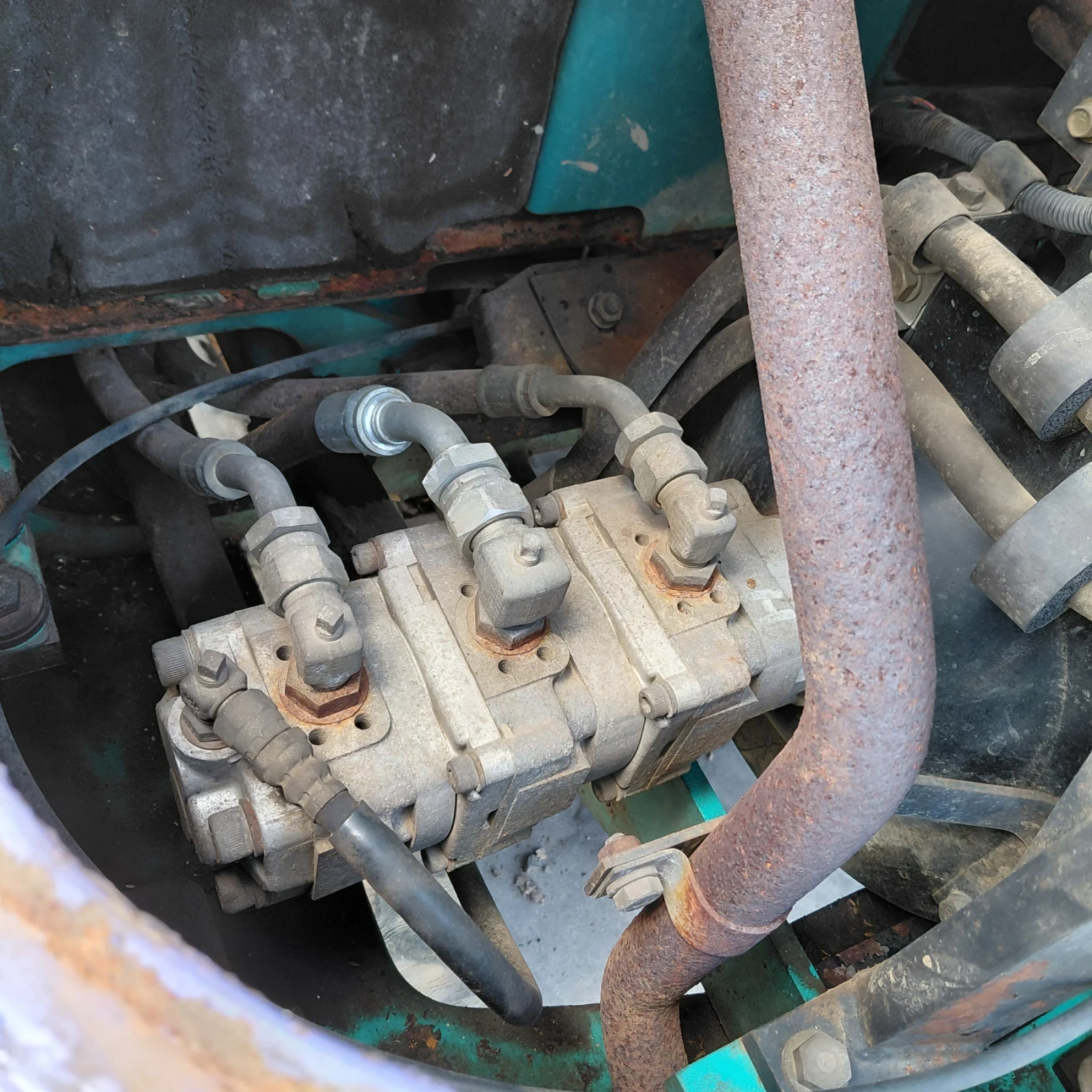 Багер Komatsu PC20-7E * ВГРАДЕН ЧУК, ЩИПКА, 2 КОФИ * , снимка 13 - Индустриална техника - 53187519