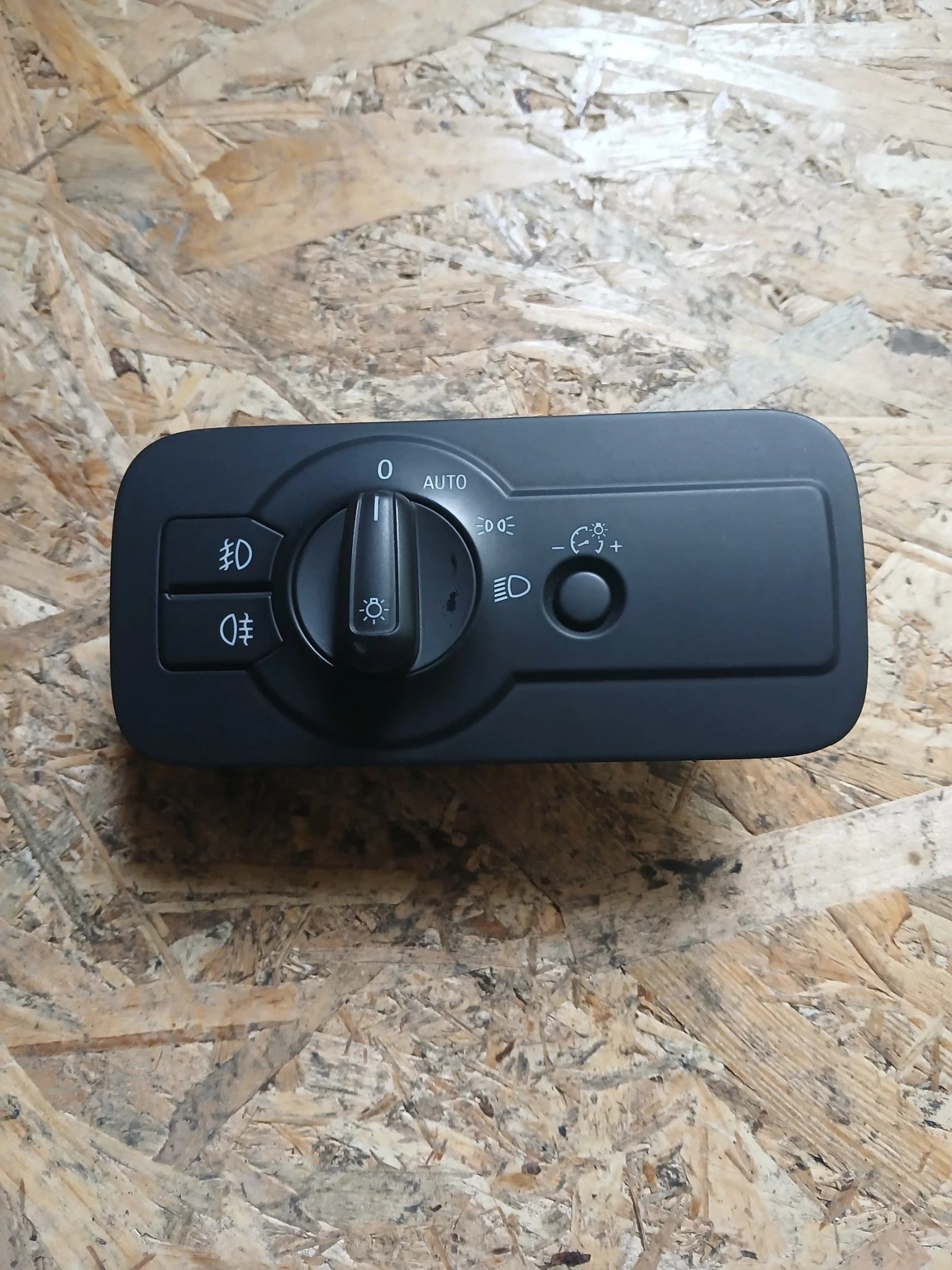 7P6 941 431 ключ за фарове VW Touareg 2012г 